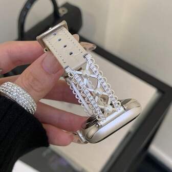 LuLuTom 1条时尚奢华蕾丝仿珍珠水钻皮革金属表带，兼容 S11/S10/9/8/7/6/SE/5/4/Ultra 2/3，兼容表带尺寸：49mm（S10/S11）、46mm、45mm、44mm（S10/S11）、42mm、42mm、41mm、40mm、38mm。这款表带兼容，是精致休闲时尚的女士手表配件，也是智能手表表带的理想之选。