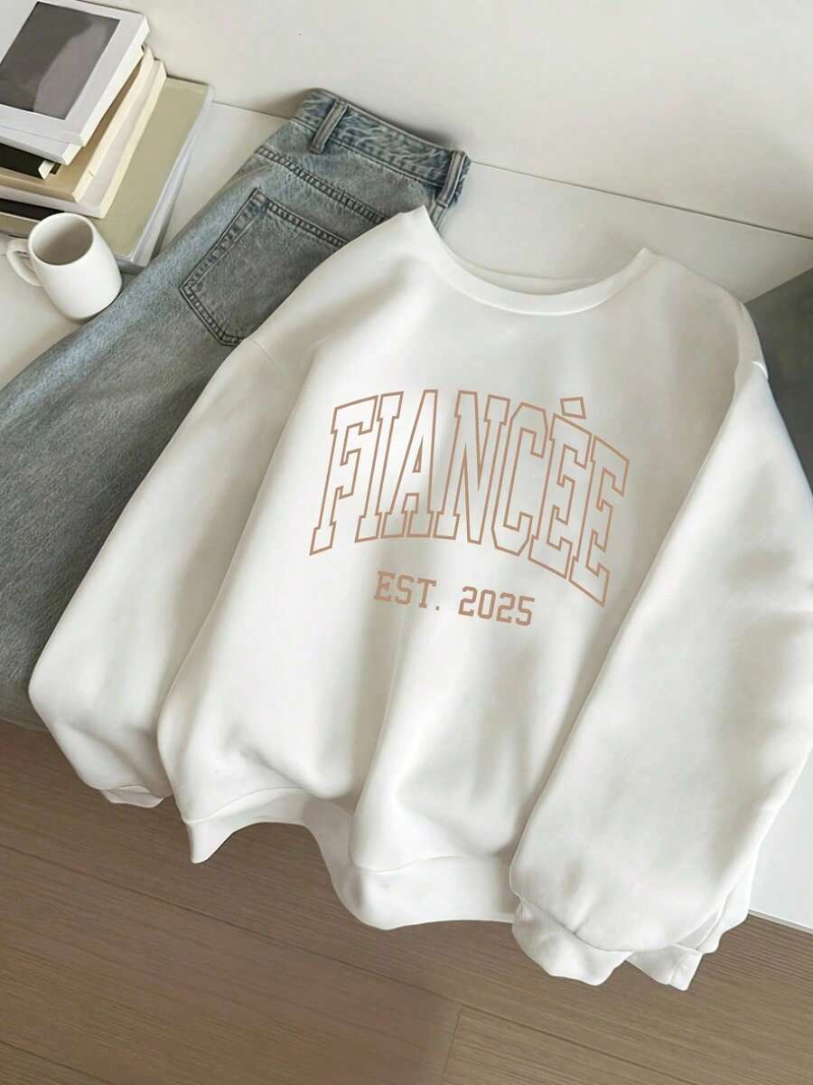 Women'S Fiancee Sweatshirt - Engagement Wedding Pullover With Bold 'FIANCÉE EST. 2025' Print, Creamy-White Long Sleeve Crewneck Sweater For Bride-To-Be, Anniversary & Valentine'S Gift - Cozy Fall/Winter Casual Outfit, Wedding Sweater, Comfortable Fit, Bridal Wear, Soft Material, Bridesmaid Outfit - trắng - Xem 1