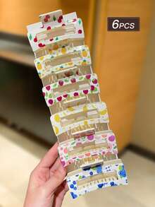 6个装女士彩色方形水果发夹，包括草莓、樱桃、菠萝、香蕉、桃子、蓝莓，甜美可爱风格，适合度假和日常休闲佩戴。夏季配饰套装，发饰，女士配饰，返校季发饰，沙滩配饰。优雅抓夹，休闲发爪。 - 彩色 - 查看 9