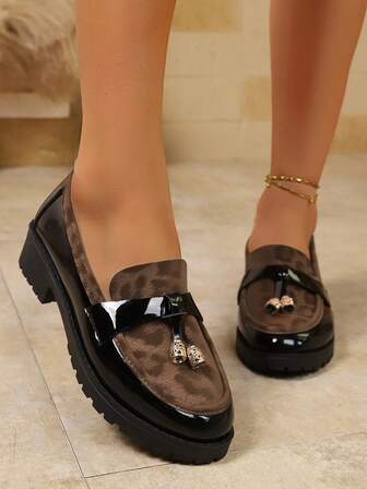 2025 Damloafers i plusstorlek, Retro leopardmönstrade platåloafers, Bekväma slip-on-skor, Lämpliga för daglig pendling, Dekorerade med tofs