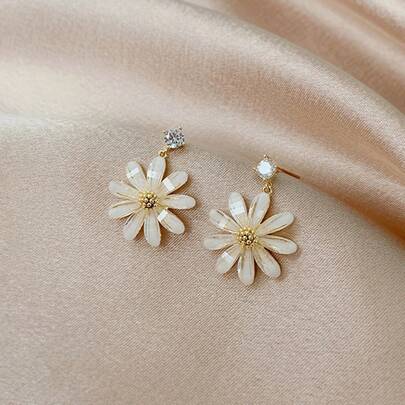 Pendientes de verano minimalistas con flores frescas, pendientes de margarita pequeña en forma de corazón para niñas, accesorios elegantes para las orejas