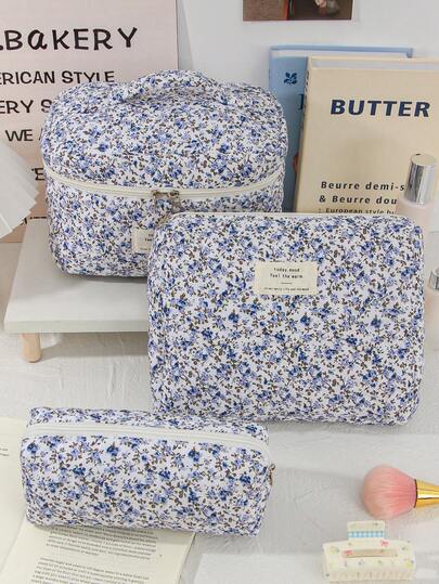 1 Piece/Set Retro Blue Floral Cosmetic Bag Quilted Large Capacity Makeup Bag Set With Zipper Ditsy Floral Toiletry Wash Bag Fashion Make Up Tool Organizer Cute Cosmetics Storage Clutch Soft Quilted Fabric Portable Travel Makeup Brushes, Skincare Storage Pouch For Woman Flower Travel Toiletry Organizer Bag