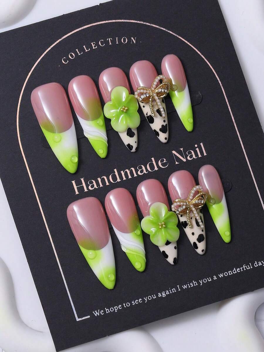 手工绿色尖头美甲贴片，Y2K法式风格，饰有3D手工蝴蝶结和手绘渐变奶牛纹图案，适合美甲装饰。套装包含1片果冻胶和1把指甲锉，非常适合日常使用以及Coachella音乐节等场合。美甲用品 - 綠色 - 查看 1