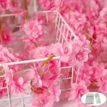 1条2米20朵粉色人造樱花花环，带LED粉色灯串，适用于家居装饰、墙面、家具装饰、节日派对氛围营造、情人节、生日、毕业典礼等场合，可爱又实用，可作庭院装饰（不含电池）。多条使用可达到图片所示效果。 - 大花朵燈串 - 查看 4