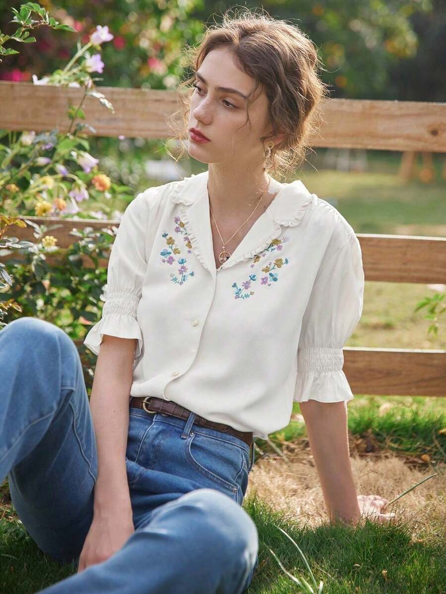 Simple Retro Alicia Floral Embroidery White V-Neck Blouse - White - View 1