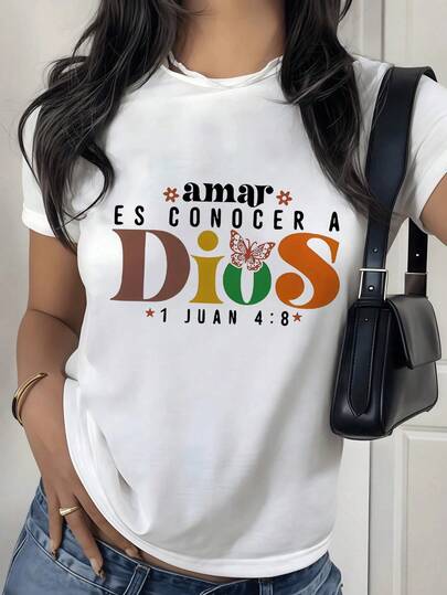 Women's Casual Oversized Christian T-Shirt, Spanish Bible Verse Print Tee, "Amar es Conocer a Dios" Slogan Top, Butterfly Graphic Retro Color Block Faith Shirt