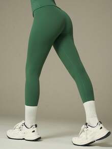 UONNOU Sporty Sculpting Loungewear Set | Stretchy Slim Fit Activewear - Green - View 7