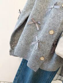 JIANHU 银灰色蝴蝶结装饰针织开衫 - 全身饰有3D蝴蝶结，纽扣闭合，适合圣诞派对、浪漫约会以及秋冬季穿着。