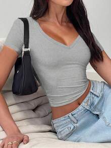 Áo thun nữ Vaiaye cổ chữ V tay ngắn màu trơn, kiểu dáng ôm sát gợi cảm phong cách Y2K, phù hợp mặc hàng ngày. - Màu Xám nhạt - Xem 10