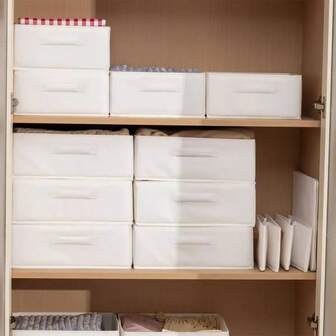 1个布艺折叠收纳盒，可折叠收纳，适用于衣柜、衣橱、桌面，亦可作为客厅、卧室、办公室等场景的装饰品。多功能收纳盒，可存放衣物、内衣、杂物、书籍、玩具和零食。白色简约优雅。可堆叠放置，不易变形，节省空间，适用于多种场景。三种款式可选。