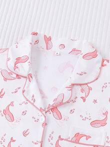 Bộ đồ ngủ nữ 2 món, in hình cá voi biển dễ thương, áo tay ngắn cổ bẻ thoải mái và quần short cạp chun, thích hợp cho kỳ nghỉ, tiệc tùng, hoạt động ngoài trời và mặc ở nhà. - Màu Hồng  San hô - Xem 5