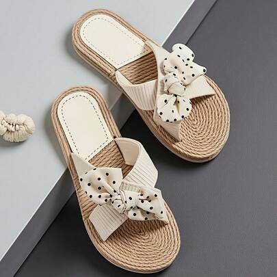 买家是一家跨境贴牌和代发货卖家，提供的价格低于市场价。买家的平台库存已持续几个月滞销，并且买家一直在退回定制贴牌产品。买家不接受收货7天后无理由退货。