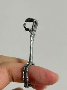 1pc Personalized Hand Bone Smoking Ring, Cigarette Holder With Skull Pattern Ring Holder, Adjustable Opening To Prevent Hand Burning And Yellowing