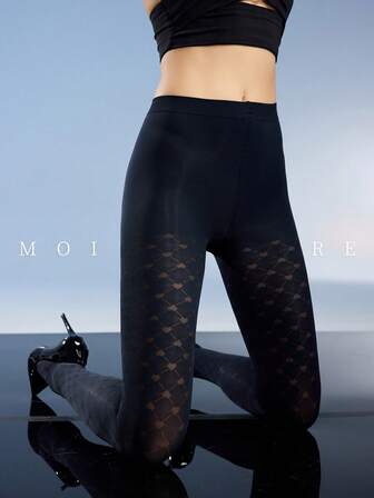 1 Paar Damen Marineblau Herz-Muster Strumpfhosen - Mit einem Moiré-Design für einen schlanken Effekt und einem anliegenden Bund sind diese dünnen, halbtransparenten Strumpfhosen warm und bequem für Herbst- und Wintermode