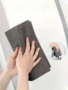 Dụng cụ cắt và tách quả nho 1/4 inch, bằng thép không gỉ, thích hợp cho các loại trái cây nhỏ như nho, cà chua, anh đào. Đây là dụng cụ nhà bếp lý tưởng để cắt trái cây nhanh chóng, làm salad, bánh ngọt và trang trí món ăn. Tay cầm thiết kế hình bán nguyệt tiện dụng. - Nhiều màu - Xem 15