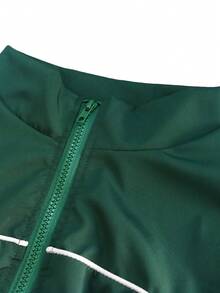 黑白撞色条纹两件套运动服，包括一件短款拉链外套和一条阔腿裤，休闲时尚，弹性腰带，适合日常外出和街头潮流，四季皆宜。 - 綠色 - 查看 6