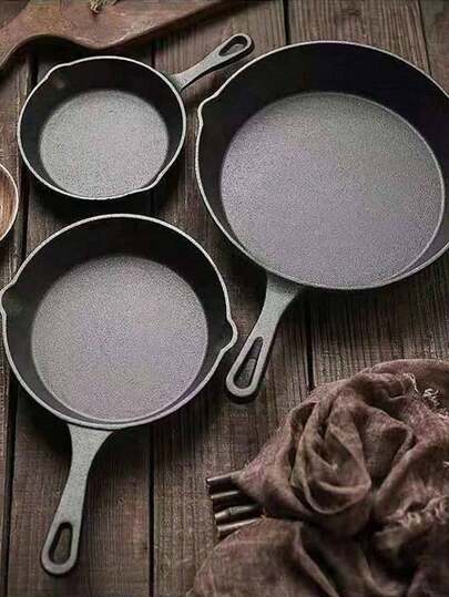 Svart gjutjärnsset med stekpanna, stekpanna och kastrull. Lämplig för köksbruk, inklusive bakplåtar, plåtar, stekpannor och kastruller. Perfekt för biltillbehör och camping.