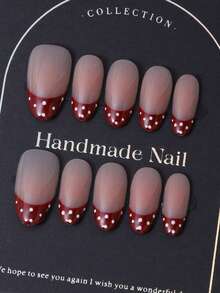 手工制作的杏仁形美甲贴纸，红色法式Y2K风格，手绘法式波点和手绘渐变腮红印花设计，用于美甲装饰。包含1片果冻胶和1把指甲锉，非常适合日常佩戴，也适合科切拉音乐节派对装扮，以及美甲贴片和美甲护理产品。美甲用品 - 紅色 - 查看 3