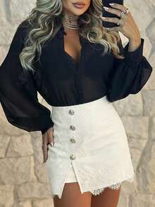 ChicMe 女士侧开衩金属纽扣装饰PU迷你裙，撞色蕾丝A字裙裤搭配短裤，休闲时尚街头风派对装扮 - 白色 - 查看 3