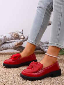 女士新款复古粗跟蝴蝶结时尚便士乐福鞋，低鞋面平底鞋，英伦风格漆皮休闲鞋，舒适柔软学院风，适合购物和日常穿着，四季皆宜。