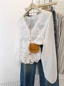 Camiseta de manga comprida vazada com patchwork retrô e decote em V