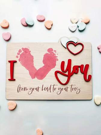 1 قطعة من الديكور الخشبي لعيد الحب "أحبك من الرأس إلى القدم"، فن بصمة القدم DIY، يتبنى أسلوب الفن الديكوري، مناسب لأغراض الديكور المختلفة، هو هدية فريدة من نوعها لعيد الحب، أول هدية عيد الحب لأمي، مع لوحة مقطوعة بشكل قلب بنقش إنجليزي، ديكور عيد الحب، هدية عيد الحب، حفلة عيد الحب