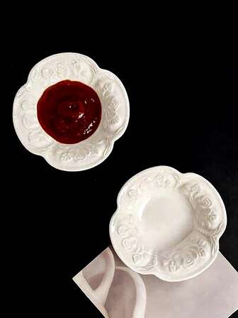 1pc/2pcs/4pcs Vintage American Embossed White Rose Plates, 4 Inches, Elegant Niche Design, Delicate Dipping Sauce Dish, Tabletop Condiment Plate, Household Soy Sauce Vinegar Dish, Dipping Bowl, Suitable For Oven And Microwave