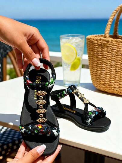 1 đôi dép xỏ ngón màu đen và nhiều màu sắc dành cho bé gái, kiểu dáng cá tính, phù hợp cho bé mặc hàng ngày và đi nghỉ hè, giày trẻ em dễ thương, sản phẩm được yêu thích trên mạng, được ưa chuộng, thời trang đa năng, phong cách thường ngày, đế mềm không gây trầy xước, lựa chọn lý tưởng cho việc mang hàng ngày.