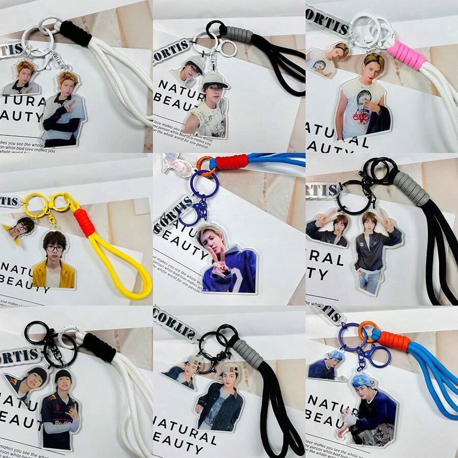 GO! 时尚 你想要的 COER JAMES JUHOON MATIN SEINGHYEON KEONHO 钥匙扣、挂件、吊坠，适用于衣服、包包、车钥匙 - 创意可爱派对装饰，理想的圣诞礼物、情人节礼物、生日礼物 - 彩色 - 查看 1