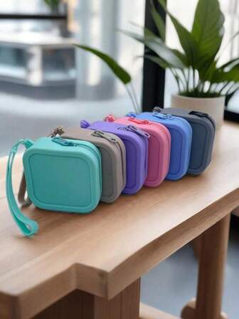 1 pieza de bolsa cuadrada pequeña de silicona para almacenamiento, bolsa para bálsamo labial, bolsa para almacenamiento de auriculares, bolsa para tarjeta de identificación, bolsa portátil para comida de perro, bolsa de almacenamiento para cable de datos y batería portátil, bolsa con cremallera, de tamaño pequeño pero a prueba de salpicaduras/humedad/moho/golpes, estilo de llavero portátil, adecuado para el hogar