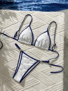 Conjunto de bikini de 2 piezas de SunTide con top halter triangular texturizado en blanco, con ribete azul marino, decoración dorada y camisa transparente como cubrimiento, elegante y sexy para la playa y el verano - Blanco - Ver 7
