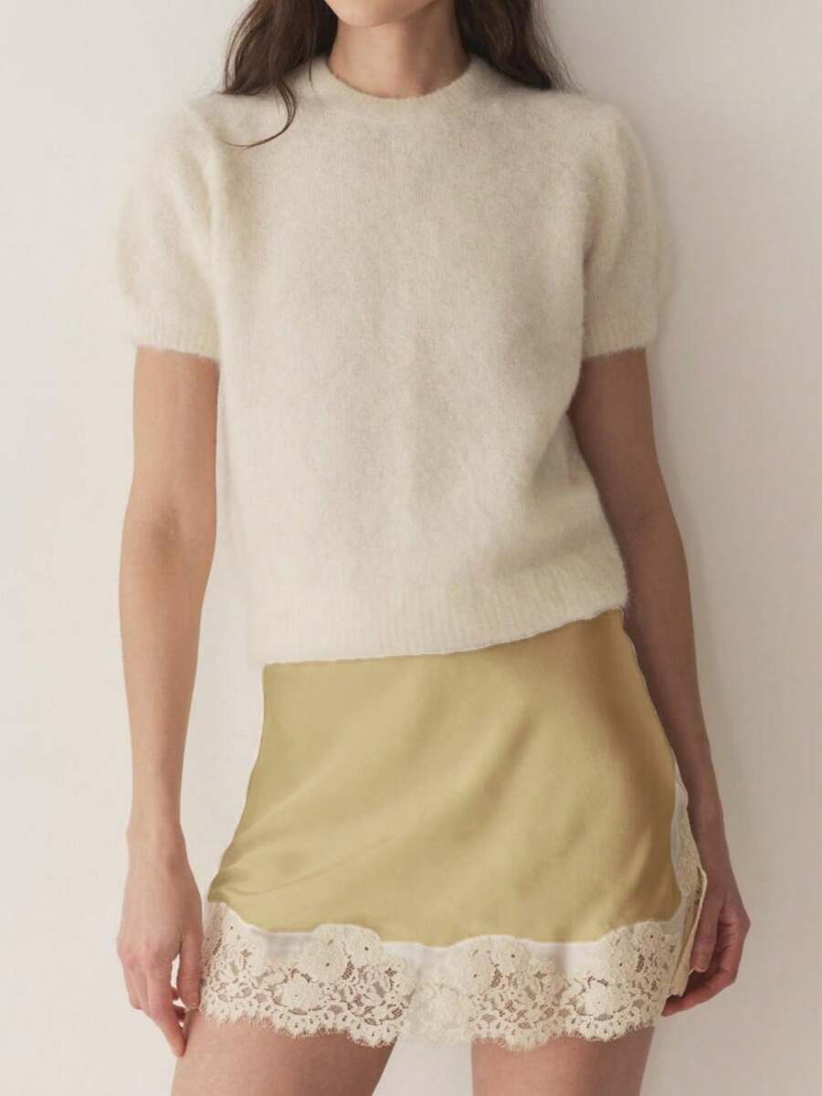 Women Lace Trim Silk Mini Skirt, Y2k Lace Satin Skirt, Elegant Silk Satin A Line Half Silp Short Skirt, Cute High Waist Underskirt, Mini Half Skirt, Underskirts, Shirt Extender, Going Out Clothes, Party Skirt, Casual Streetwear - 黃色 - 查看 1