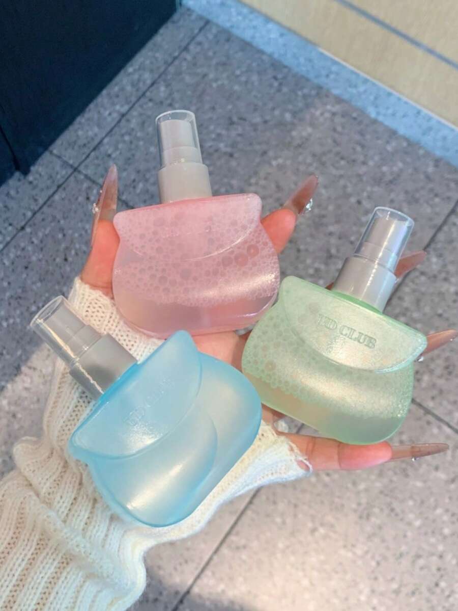 一款持久清新的女士香水，融合天然花香和Y香调。三种颜色，三种香型可选：空气清新剂，女士香水喷雾。采用天然萃取物配制，持久留香。 - 彩色 - 查看 1