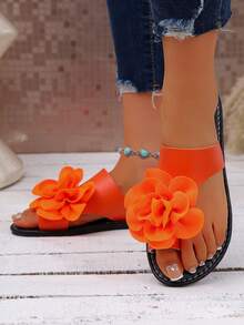 时尚平底塑料女式新款软皮花朵舒适一脚蹬凉鞋，适合居家、通勤、度假、约会、海滩、婚礼等场合，是情人节、万圣节、劳动节、母亲节、女神节、返校季、节日、假日的理想礼物。 - 亮橙色 - 查看 2