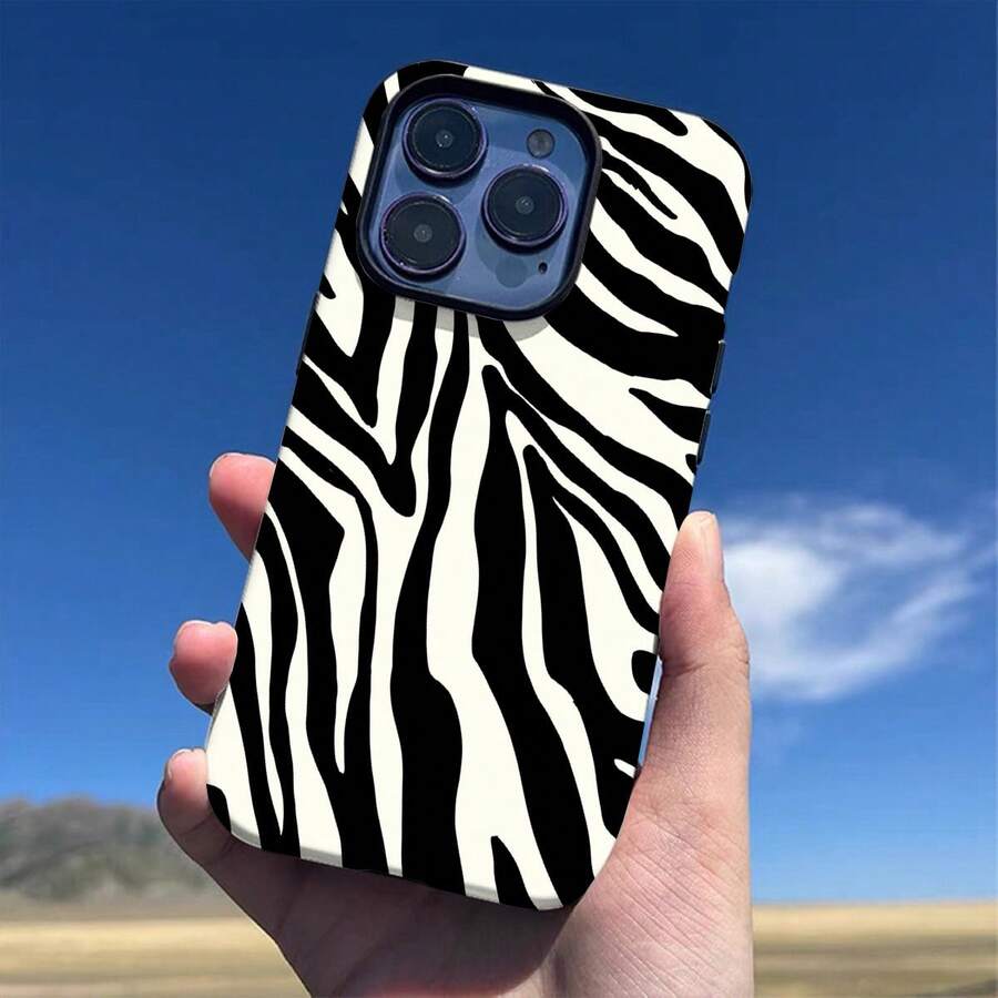 Fashionable Zebra Striped Phone Case - Striking Black And White Stripes