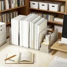 1个桌面收纳架透明亚克力书挡文件书架，适用于办公室和学生，用于存放书籍，保持桌面整洁。