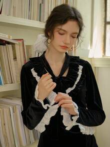 Simple Retro Women's Clashing Lace Patchwork Neck Velvet Shirt - Black - View 1