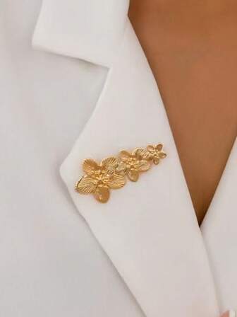 The Narrative Brooch Between Flowers, With Large And Small Flower Reliefs And Three-Dimensional Splicing, Adds The Finishing Touch To The Daily Coat And Presents A Forest-Themed Artistic Gift