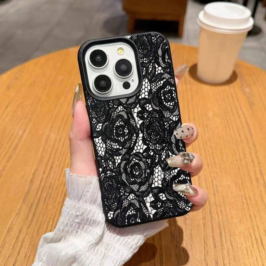 1件 TPU材質 2D復古黑色蕾絲玫瑰圖案手機殼,適用於 iPhone 17 Pro Max/17/16 Pro Max/15/13/12/11/S20 FE/A15/S24/A55/Note 11/Note 12/Note 13 Pro,全包覆防摔軟殼手機保護套 - 黑色 - 查看 1