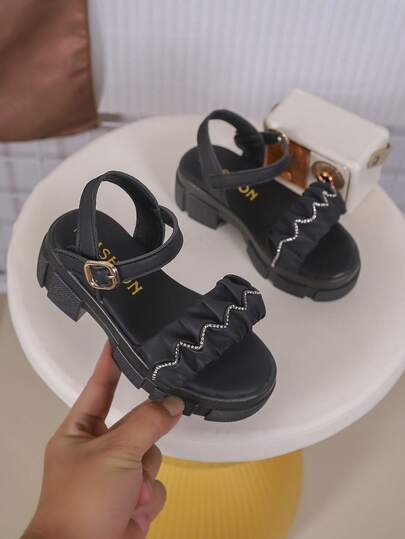 1双儿童PU皮厚底休闲拖鞋，适合夏季穿着