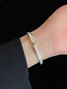 1pc Stainless Steel Fashionable & Elegant Letter Shell Cuff Bracelet, Luxury Commuter Bangle, Stylish New Jewelry For Women - 黃金 - 查看 2
