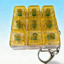 1个独特的键盘帽钥匙扣 - 机械键盘造型，缓解压力，独特的办公桌玩具和小礼物 - 彩色 - 查看 6