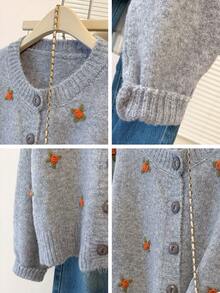 JIANHU 灰色花卉刺绣针织开衫 - 秋冬款，圆领纽扣开襟 | 圣诞市场和舒适咖啡馆 - 灰色 - 查看 8