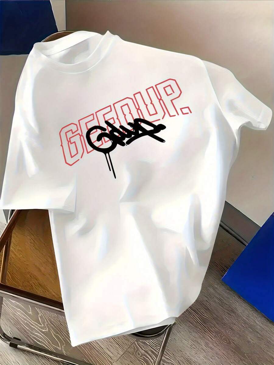 Men'S T-Shirt Featuring The Text "GEEDUP" And Graffiti-Style Designs, A Casual Short-Sleeve Round-Neck Heat Transfer Top, Regular Fit For Summer Street Style, Eye-Catching Letter Design,  Fashion Wear For Weekends, Made From Soft Material - 白色 - 查看 1