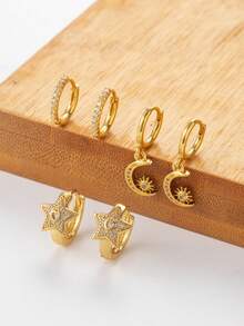 Conjunto de 6 brincos pendentes personalizados em cobre banhado a ouro 18K com zircônias cúbicas incrustadas, em formato de estrela, lua e sol. Perfeitos para uso diário e como presente para amigas em datas comemorativas e aniversários. - Ouro amarelo - Ver 3