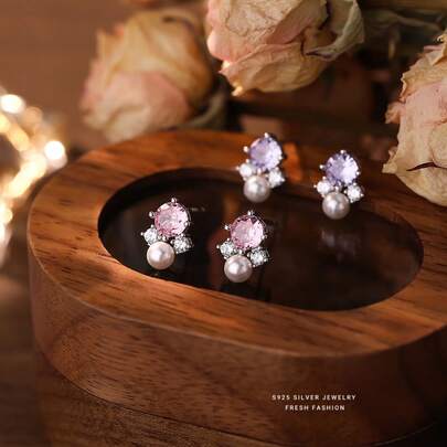 1枚S925镀银彩色锆石公主风耳钉，甜美可爱，糖果/星星月亮/多巴胺色系，适合作为送给家人、爱人、女友、同学、闺蜜的小礼物。