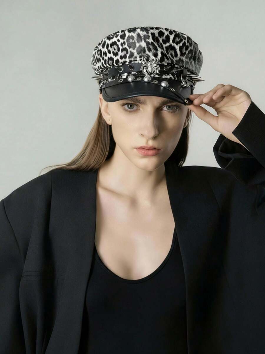 CHICVUE 1 pezzo Berretto alla marinara stile punk con stampa leopardata, decorato con borchie metalliche, fibbia in pelle e decorazione a ragno, cappellino da giornalaio in pelle PU invecchiata, regalo di Natale per coppie con design unico adatto tutto l'anno - A - Visualizzare 1