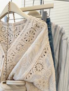 JIANHU 小号波西米亚风钩针开衫 - 浪漫花卉与几何蕾丝罩衫，适合度假和日常穿着 | 轻盈 V 领纽扣针织衫（小号身材完美之选）