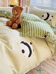 Bộ chăn ga gối 4 món (1 vỏ chăn + 1 ga trải giường + 2 vỏ gối), dùng cho gia đình/ký túc xá, họa tiết gấu trúc xanh và sọc, thiết kế hai mặt, phiên bản AB, vải mềm mịn, ấm áp, chống phai màu, kháng khuẩn. - Yêu bạn gấu - Xem 6