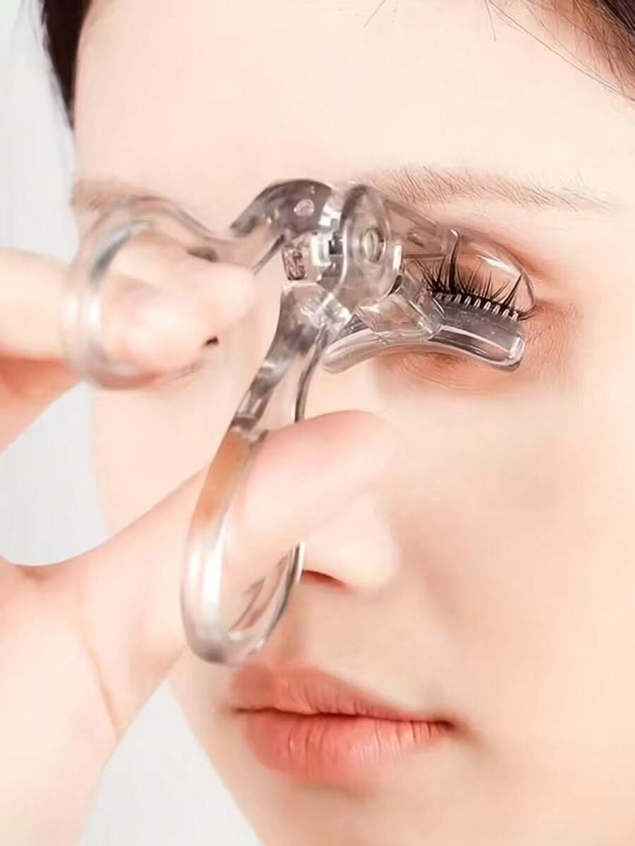 Curvador de Cílios Transparente - Este curvador de cílios suave e transparente curva os cílios com facilidade, sendo perfeito para maquiagem diária, retoques rápidos antes do trabalho/escola ou para complementar a maquiagem dos olhos em passeios e encontros casuais. É especialmente indicado para iniciantes em maquiagem ou para quem deseja um efeito de cílios curvados natural e duradouro. Pode ser facilmente guardado na sua nécessaire para uso prático em casa ou em viagens. - Multicolorido - Ver 1